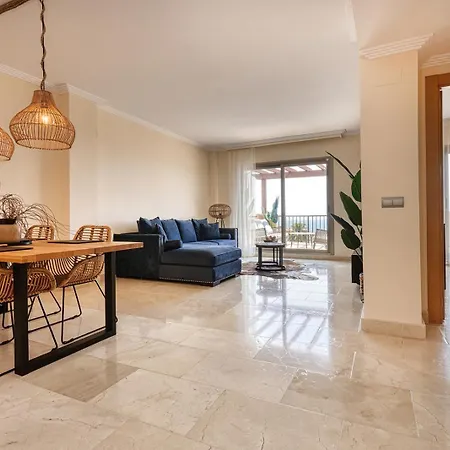 Panoramic Sea Views Penthouse *