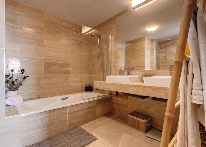 Panoramic Sea Views Penthouse * 에스테포나