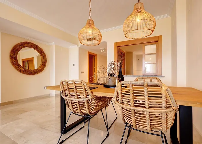 Panoramic Sea Views Penthouse * 에스테포나