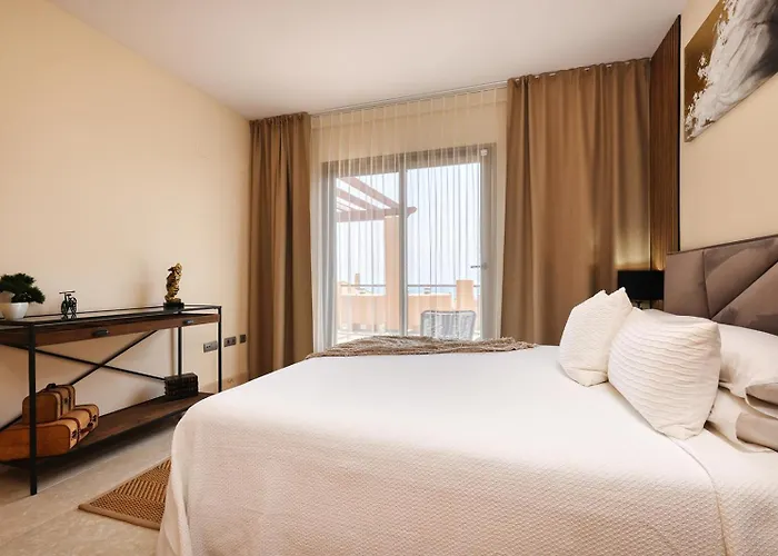 Panoramic Sea Views Penthouse 아파트 에스테포나